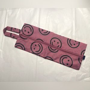 NWOT BAGGU medium 3-D zip pouch in Pink & Green Smiley Face Pattern